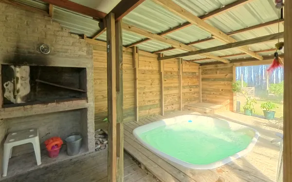 Piscina climatizada techada, junto al parrillero